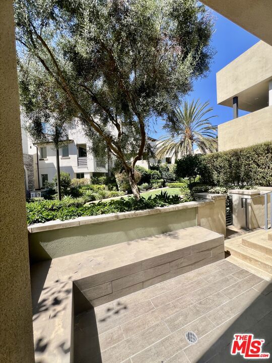 5849 S Sparrow Court, Los Angeles CA: https://media.crmls.org/mediaz/265c8c0e-56db-4805-9422-902002d4582c.jpg