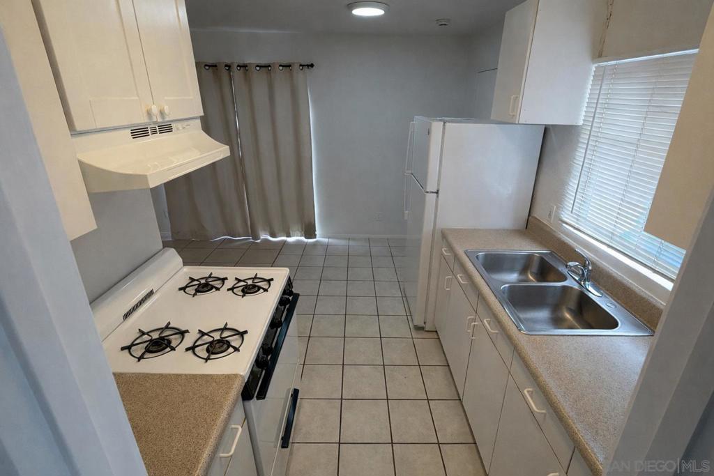 627 6th Ave - photo 5