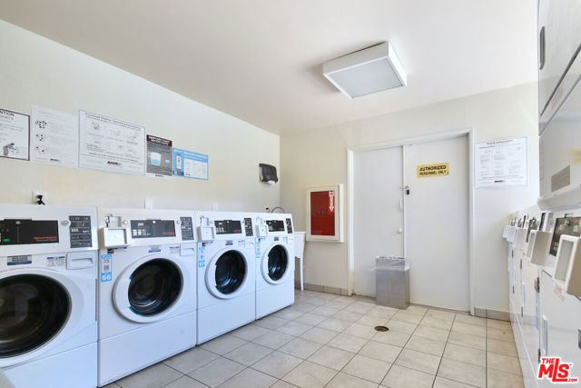 1 Bed Home for Sale in Encino, California