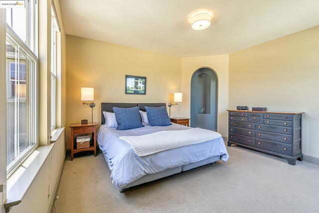 548 Gabriel Ct, Walnut Creek CA: https://media.crmls.org/mediaz/265d1622-99b9-418a-bf06-ea31f6d18e7a.jpg