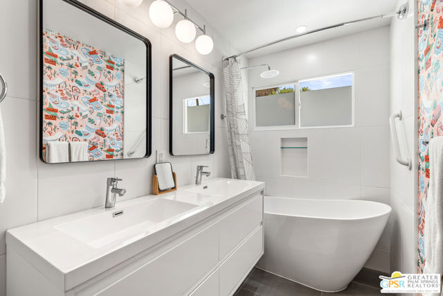 281 E Ocotillo Avenue, Palm Springs CA: https://media.crmls.org/mediaz/265d5365-210f-4e11-8824-b6a86eaf515b.jpg