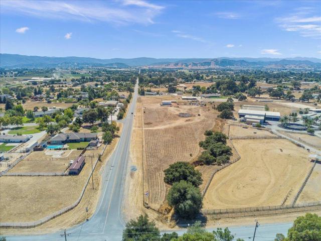 2055 Rucker Avenue, Gilroy CA: https://media.crmls.org/mediaz/265d8360-77d1-4827-b41b-00df7bf1d4e7.jpg
