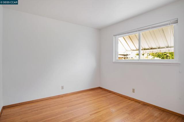 520 Celia St, Hayward CA: https://media.crmls.org/mediaz/265d83b1-c40e-4e92-9586-97be017130ba.jpg