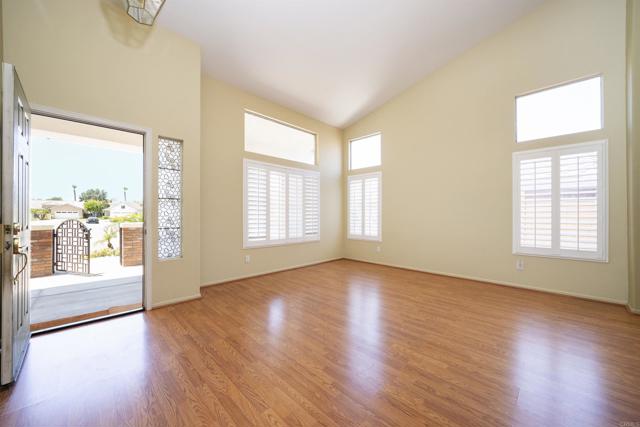 Detail Gallery Image 8 of 25 For 5110 Wisteria Drive, Oceanside,  CA 92056 - 4 Beds | 2/1 Baths