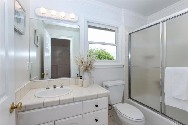 510 Oak Park Way, Redwood City CA: https://media.crmls.org/mediaz/265d8eb4-0107-48e3-95b6-7c24bd476001.jpg