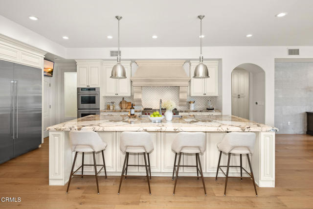 5008 La Canada Boulevard, La Canada Flintridge CA: https://media.crmls.org/mediaz/265de6cf-d5e6-48ca-93f4-30a6e75c3185.jpg