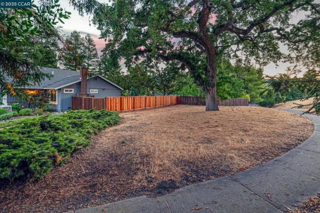 101 Stowbridge Ct., Danville CA: https://media.crmls.org/mediaz/265e7089-1f88-4611-a393-2eaaf5f81721.jpg