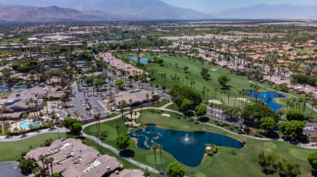 107 Tanglewood Trail, Palm Desert CA: https://media.crmls.org/mediaz/265ecadd-c1ac-4116-9e4c-f430b658288a.jpg