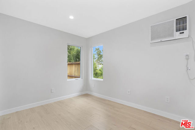 2336 Loma Vista Place, Los Angeles CA: https://media.crmls.org/mediaz/265f86fe-0203-45f9-a1b0-59cc079a983b.jpg