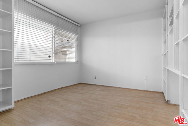 4660 Coldwater Canyon Avenue, Studio City CA: https://media.crmls.org/mediaz/265fbc13-3dde-4a49-9e5f-5b4b72914622.jpg