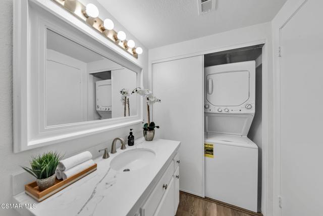 224 Oakleaf Drive, Thousand Oaks CA: https://media.crmls.org/mediaz/2660b478-ab77-4866-a883-c0b9f28d64a0.jpg