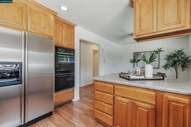 9597 Davona Dr, San Ramon CA: https://media.crmls.org/mediaz/2660f14d-dd4d-4ed6-b9d6-5d95114b6108.jpg