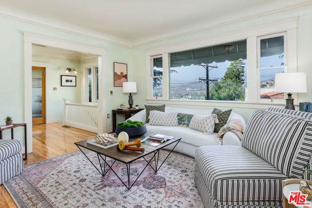 1355 Columbia Drive, Glendale CA: https://media.crmls.org/mediaz/26612c32-8bc1-4e36-a047-d889fbd94ba6.jpg