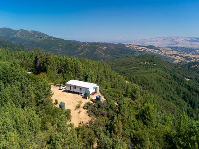924 Croy Ridge Road, Gilroy CA: https://media.crmls.org/mediaz/266130f8-9982-459e-abbf-59f184744449.jpg