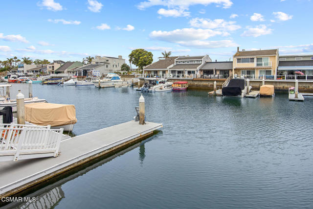 4535 Falkirk Bay, Oxnard CA: https://media.crmls.org/mediaz/26614a91-887f-4303-a1e8-9b6442007048.jpg