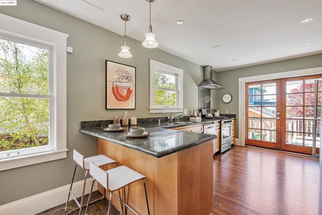 906 Carmel Ave, Albany CA: https://media.crmls.org/mediaz/26616a17-e802-4c5f-83ac-d276df9c1912.jpg