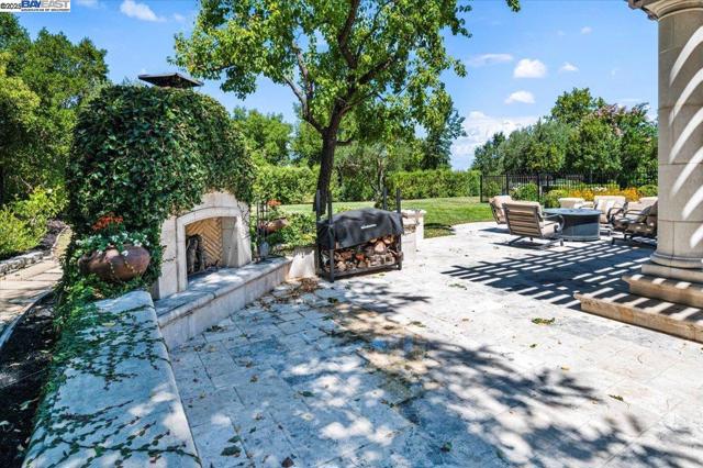1137 Via Di Salerno, Pleasanton CA: https://media.crmls.org/mediaz/2661a964-c198-4ed3-b12f-d2b82dcdd986.jpg