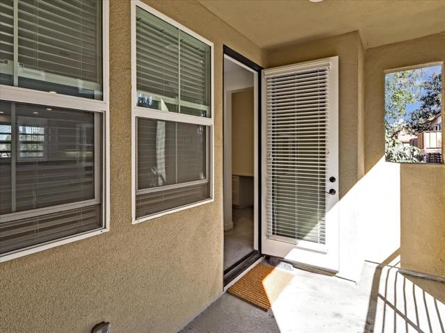 1452 N Harbor Boulevard, Santa Ana CA: https://media.crmls.org/mediaz/2661b6ed-c303-4bfb-bd7b-40671beb9f33.jpg