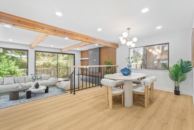 536 Sand Hill Circle, Menlo Park CA: https://media.crmls.org/mediaz/2661cb8d-dda2-492c-84e5-303223238d5c.jpg