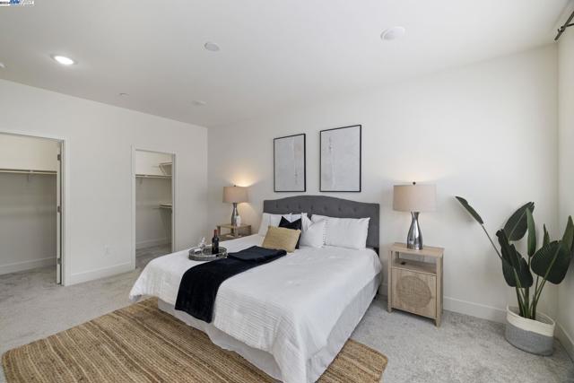 Image 27 of 39 For 9572 Seawind Way