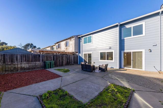 55 Saint James Court, Daly City CA: https://media.crmls.org/mediaz/266240b1-e217-4e41-a3b3-d2e49f945b8e.jpg
