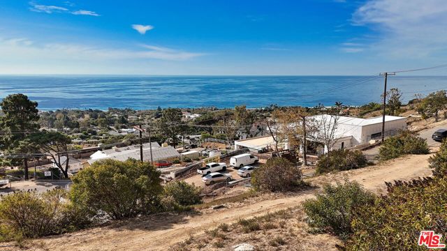 30015 Andromeda Lane, Malibu CA: https://media.crmls.org/mediaz/266244b5-27c6-4fb2-b9c2-93a1c1e0ce9d.jpg