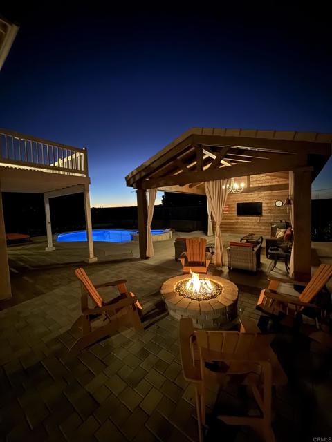 Detail Gallery Image 5 of 26 For 346 Rimhurst Ct, Oceanside,  CA 92058 - 4 Beds | 2 Baths