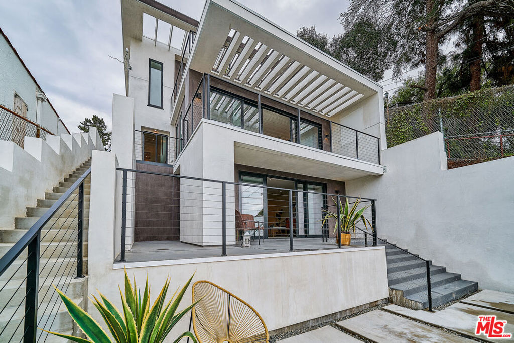 668 Burwood Terrace, Los Angeles, CA 90042
