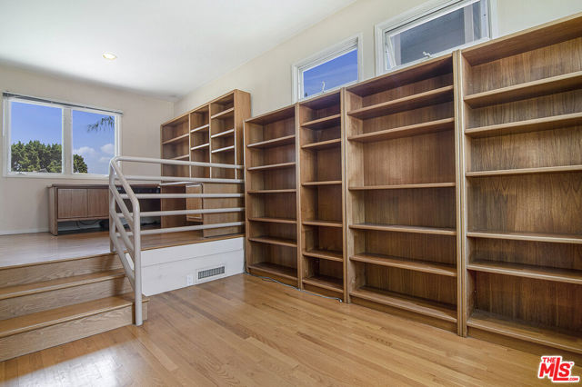3580 Mountain View Avenue, Los Angeles CA: https://media.crmls.org/mediaz/2663ad27-ac76-48d4-9e95-2f6934ad37d3.jpg