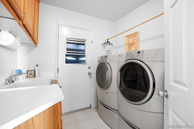 778 Avenida De La Barca, Chula Vista CA: https://media.crmls.org/mediaz/2663b5b5-fa38-475d-84e5-ee7009bfe625.jpg