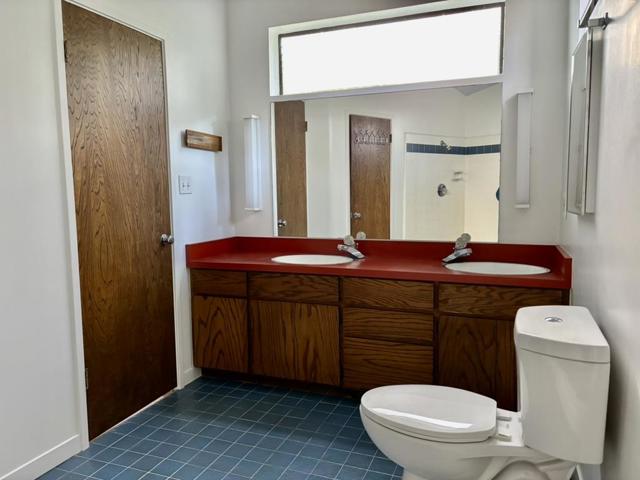 102 Santa Maria Avenue, Portola Valley CA: https://media.crmls.org/mediaz/2664211b-53ee-44aa-a689-3b95f27ff2fd.jpg