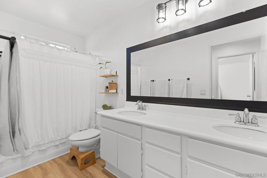 MLS #250039872SD image #9