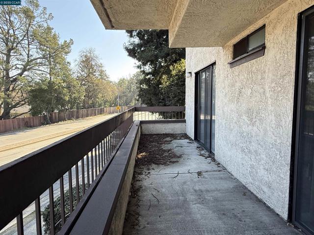 320 N Villa Way, Walnut Creek CA: https://media.crmls.org/mediaz/26648045-a9e3-4e72-8a27-cc357cd7735c.jpg