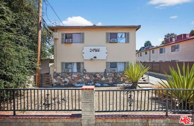 24966 Walnut Street, Santa Clarita CA: https://media.crmls.org/mediaz/2664fb8a-6b6a-42dd-9bb9-f8fc5e2f3152.jpg