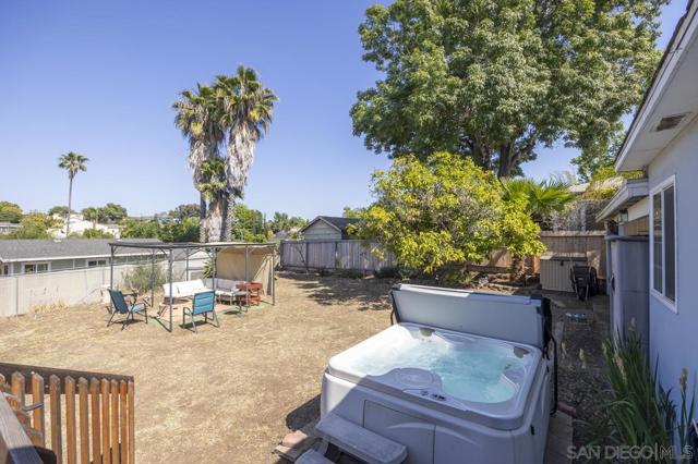 4033 Loma Alta Dr, San Diego CA: https://media.crmls.org/mediaz/266513ee-6716-4fa2-b756-af9d0635d14f.jpg