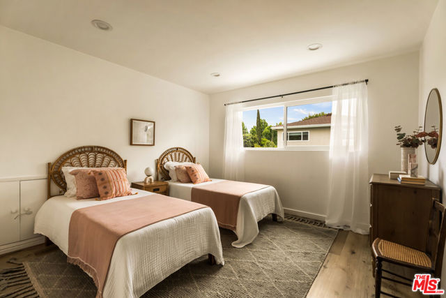 13123 Magnolia Boulevard, Sherman Oaks CA: https://media.crmls.org/mediaz/26655c11-e25f-4283-b4ad-de9bd9292149.jpg