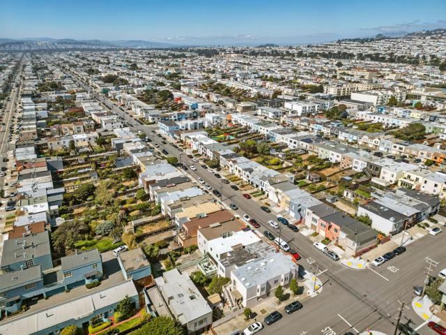 2687 45th Avenue, San Francisco CA: https://media.crmls.org/mediaz/2666a713-492f-4d6a-b1ce-c0202486ef68.jpg