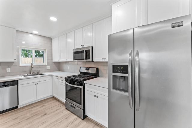 Detail Gallery Image 7 of 24 For 120 N Elm St, Escondido,  CA 92025 - 2 Beds | 1 Baths