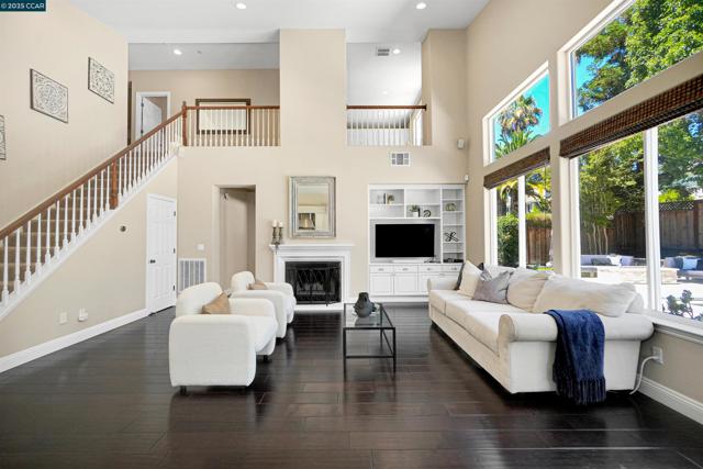 139 Shelterwood Ln, Danville CA: https://media.crmls.org/mediaz/2667838a-0d89-4cb2-9ef5-07173a44b78e.jpg