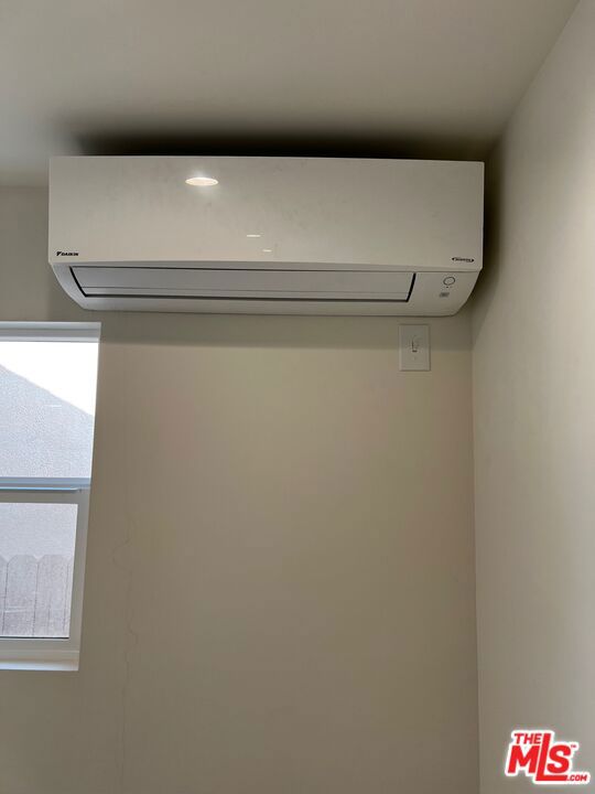 636 3/4 E 87th Street, Los Angeles CA: https://media.crmls.org/mediaz/2667df1c-2096-4069-bcfa-c37a00cbeeee.jpg