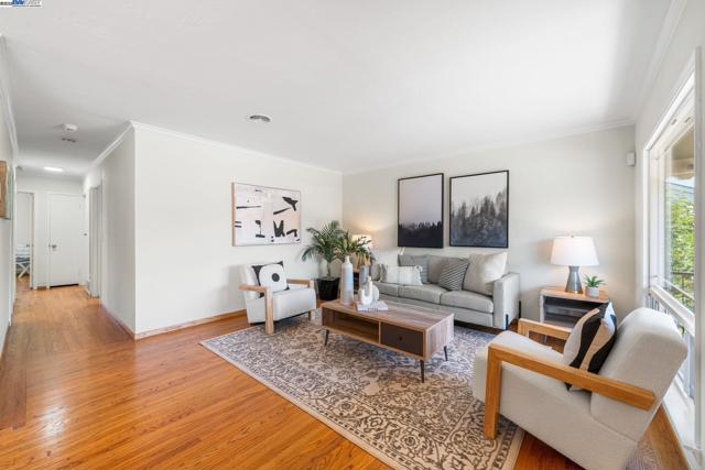 1457 Via El Monte, San Lorenzo CA: https://media.crmls.org/mediaz/2667fdff-85d3-4fa2-8b91-0b367fbf18db.jpg