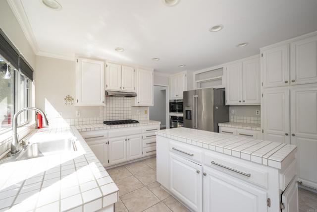 Detail Gallery Image 31 of 44 For 1688 Crystal Ridge Ct, Vista,  CA 92081 - 4 Beds | 2/1 Baths
