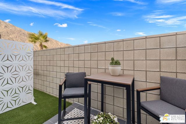 190 Obsidian Loop, Palm Springs CA: https://media.crmls.org/mediaz/2669383a-9bff-4d8c-9db5-08bdf3e30e77.jpg