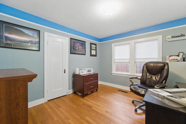 Image 19 of 49 For 2206 Coastland Avenue