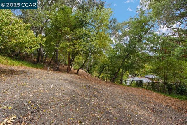 36 Vallecito Lane, Orinda CA: https://media.crmls.org/mediaz/266a2feb-6ea5-4eb6-9b1e-ddbf4d8486c8.jpg