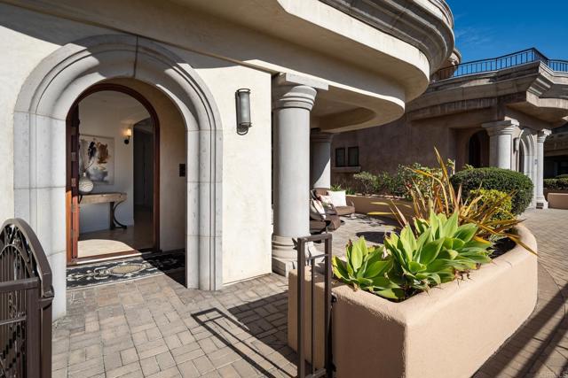 238 Date Ave, Carlsbad CA: https://media.crmls.org/mediaz/266a91a4-0477-4dd8-9276-1b62b07620b9.jpg