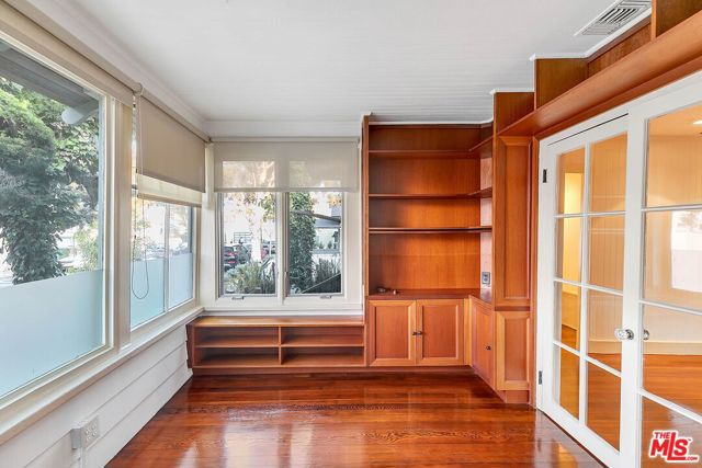 2636 5th Street, Santa Monica CA: https://media.crmls.org/mediaz/266bd26b-bea1-4326-bacc-998aafa2c5d4.jpg