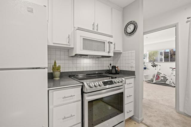 4008 Farm Hill Boulevard, Redwood City CA: https://media.crmls.org/mediaz/266be59b-09f6-472f-a82e-34a47a1ec588.jpg