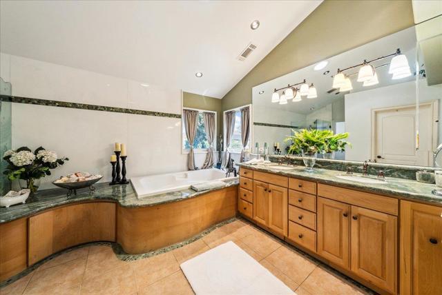 17666 Winding Creek Road, Salinas CA: https://media.crmls.org/mediaz/266bf6cb-ac3d-4b98-9d31-719d7761a49f.jpg