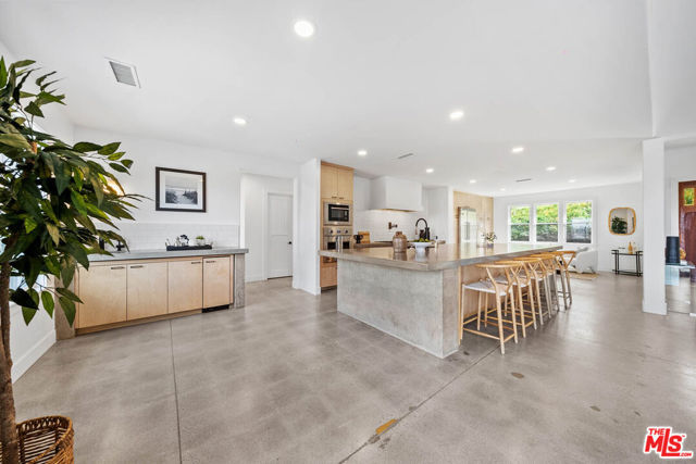 32070 Via Vera, Bonsall CA: https://media.crmls.org/mediaz/266c45ec-d1d0-4215-8b1c-41c1541a4ad1.jpg
